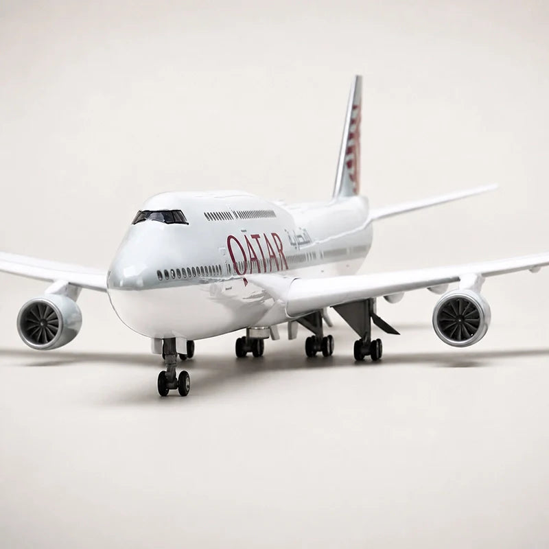 Qatar Airways Boeing 747-8 1:150 Scale Model