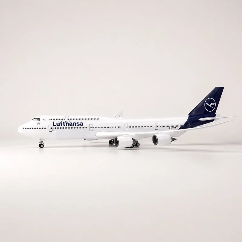Lufthansa Boeing 747 New Livery 1:150 Scale Model