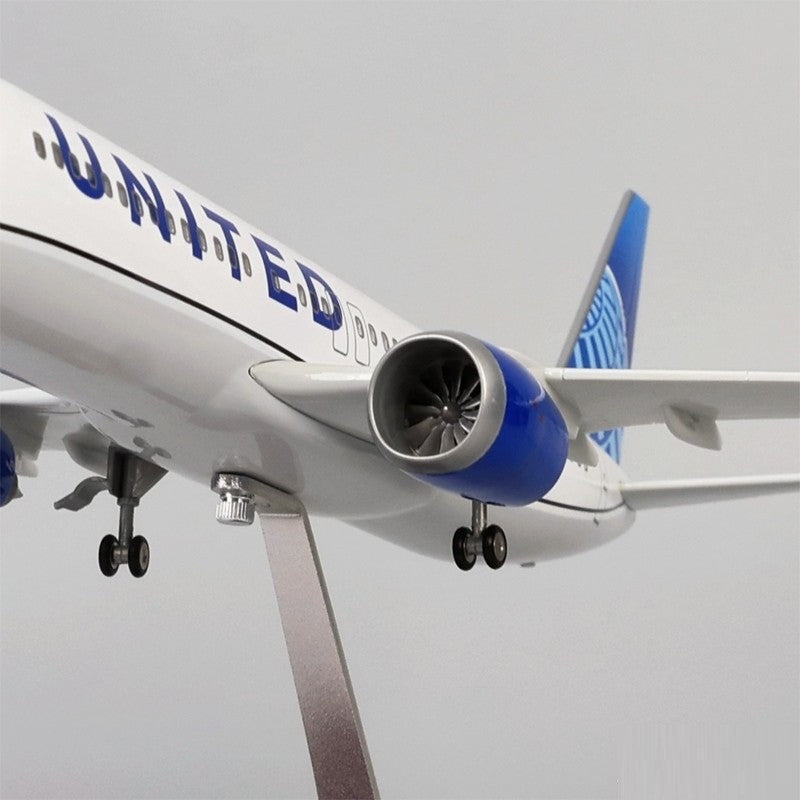XL United Airlines Boeing 737